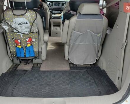 Білий Кіа Карнівал, об'ємом двигуна 2.2 л та пробігом 143 тис. км за 22000 $, фото 25 на Automoto.ua