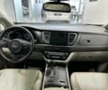 Білий Кіа Карнівал, об'ємом двигуна 2.2 л та пробігом 133 тис. км за 16000 $, фото 7 на Automoto.ua