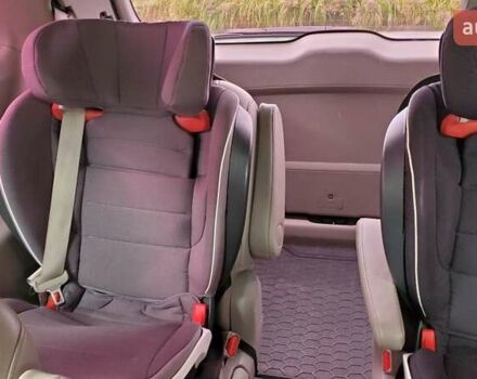 Білий Кіа Карнівал, об'ємом двигуна 2.2 л та пробігом 143 тис. км за 22000 $, фото 24 на Automoto.ua