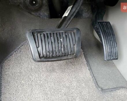 Білий Кіа Карнівал, об'ємом двигуна 2.2 л та пробігом 143 тис. км за 22000 $, фото 14 на Automoto.ua