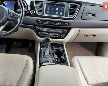 Білий Кіа Карнівал, об'ємом двигуна 2.2 л та пробігом 143 тис. км за 22000 $, фото 32 на Automoto.ua