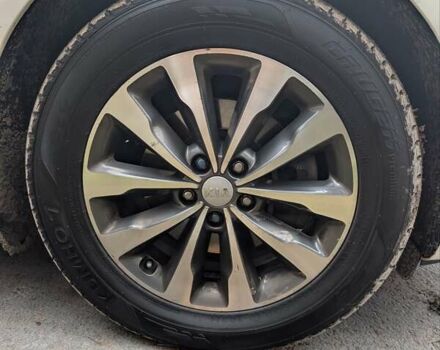 Білий Кіа Карнівал, об'ємом двигуна 2.2 л та пробігом 211 тис. км за 15900 $, фото 29 на Automoto.ua