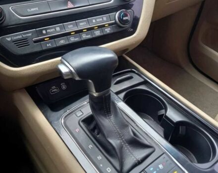 Белый Киа Карнивал, объемом двигателя 2.2 л и пробегом 153 тыс. км за 15000 $, фото 9 на Automoto.ua