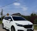 Белый Киа Карнивал, объемом двигателя 2.2 л и пробегом 174 тыс. км за 17000 $, фото 1 на Automoto.ua