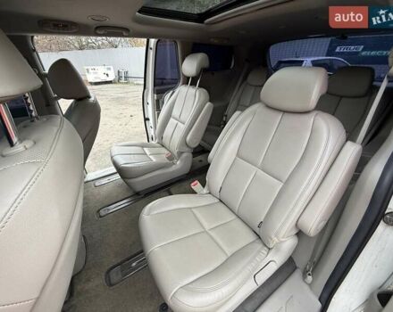 Белый Киа Карнивал, объемом двигателя 2.2 л и пробегом 126 тыс. км за 24100 $, фото 46 на Automoto.ua