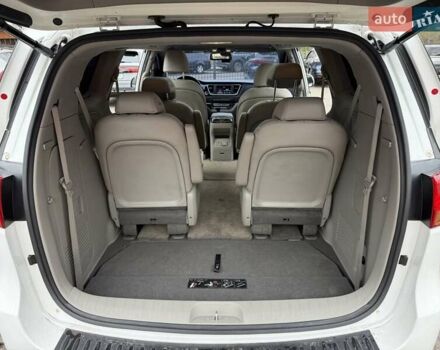 Белый Киа Карнивал, объемом двигателя 2.2 л и пробегом 126 тыс. км за 24100 $, фото 43 на Automoto.ua