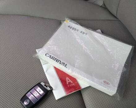 Білий Кіа Карнівал, об'ємом двигуна 2.2 л та пробігом 211 тис. км за 15900 $, фото 32 на Automoto.ua