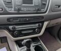 Білий Кіа Карнівал, об'ємом двигуна 2.2 л та пробігом 211 тис. км за 15900 $, фото 11 на Automoto.ua