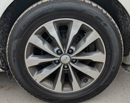 Білий Кіа Карнівал, об'ємом двигуна 2.2 л та пробігом 211 тис. км за 15900 $, фото 31 на Automoto.ua