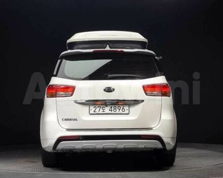 Білий Кіа Карнівал, об'ємом двигуна 0 л та пробігом 151 тис. км за 14000 $, фото 3 на Automoto.ua