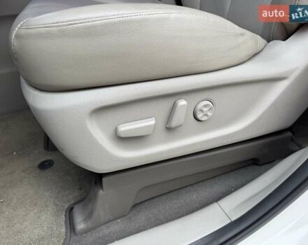 Белый Киа Карнивал, объемом двигателя 2.2 л и пробегом 126 тыс. км за 24100 $, фото 14 на Automoto.ua