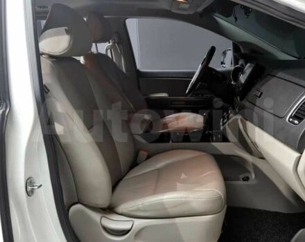 Білий Кіа Карнівал, об'ємом двигуна 0 л та пробігом 151 тис. км за 14000 $, фото 9 на Automoto.ua