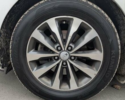 Білий Кіа Карнівал, об'ємом двигуна 2.2 л та пробігом 211 тис. км за 15900 $, фото 28 на Automoto.ua