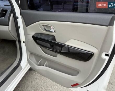 Белый Киа Карнивал, объемом двигателя 2.2 л и пробегом 126 тыс. км за 24100 $, фото 33 на Automoto.ua