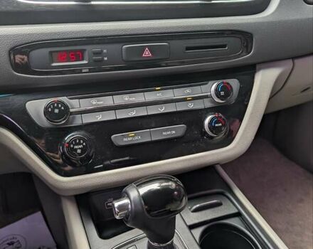 Білий Кіа Карнівал, об'ємом двигуна 2.2 л та пробігом 211 тис. км за 15900 $, фото 18 на Automoto.ua