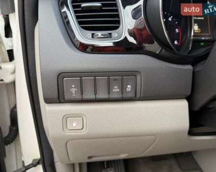 Белый Киа Карнивал, объемом двигателя 2.2 л и пробегом 126 тыс. км за 24100 $, фото 15 на Automoto.ua