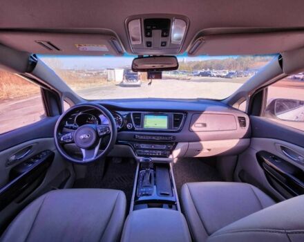 Білий Кіа Карнівал, об'ємом двигуна 2.2 л та пробігом 136 тис. км за 3950 $, фото 6 на Automoto.ua