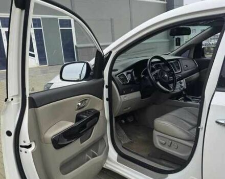 Белый Киа Карнивал, объемом двигателя 0 л и пробегом 129 тыс. км за 17800 $, фото 10 на Automoto.ua