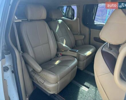 Белый Киа Карнивал, объемом двигателя 2.2 л и пробегом 150 тыс. км за 17500 $, фото 16 на Automoto.ua
