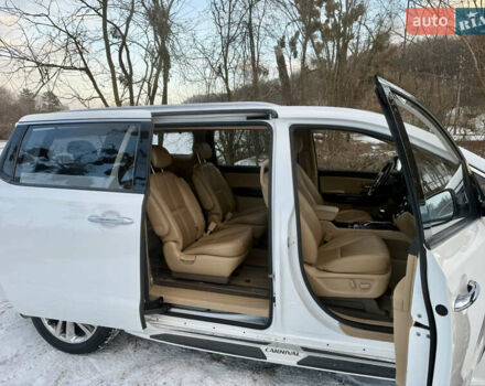 Белый Киа Карнивал, объемом двигателя 2.2 л и пробегом 165 тыс. км за 26700 $, фото 17 на Automoto.ua