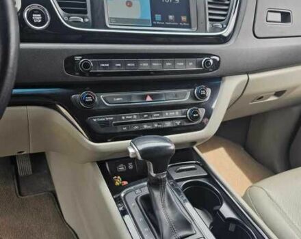 Белый Киа Карнивал, объемом двигателя 0 л и пробегом 129 тыс. км за 17800 $, фото 9 на Automoto.ua