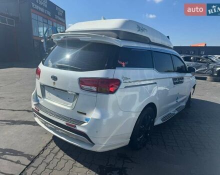Белый Киа Карнивал, объемом двигателя 2.2 л и пробегом 150 тыс. км за 17500 $, фото 3 на Automoto.ua