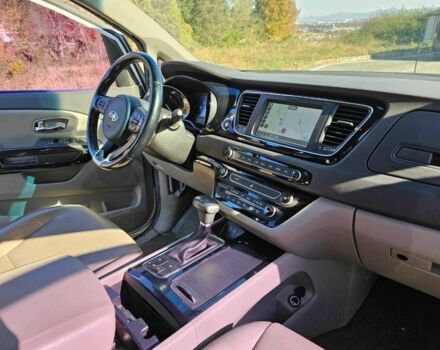 Белый Киа Карнивал, объемом двигателя 2.2 л и пробегом 137 тыс. км за 5300 $, фото 8 на Automoto.ua