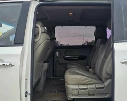 Белый Киа Карнивал, объемом двигателя 0 л и пробегом 129 тыс. км за 17800 $, фото 8 на Automoto.ua