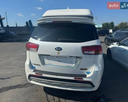 Белый Киа Карнивал, объемом двигателя 2.2 л и пробегом 150 тыс. км за 17500 $, фото 4 на Automoto.ua