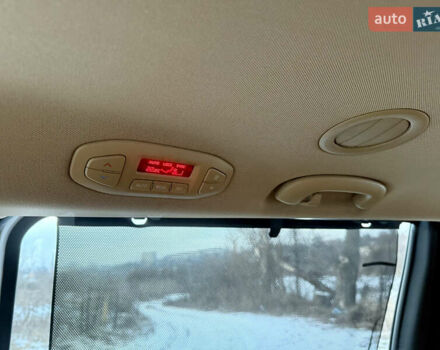 Белый Киа Карнивал, объемом двигателя 2.2 л и пробегом 165 тыс. км за 26700 $, фото 37 на Automoto.ua