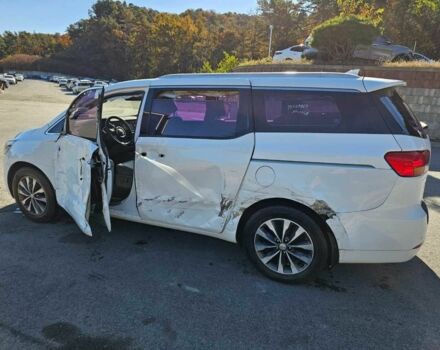 Белый Киа Карнивал, объемом двигателя 2.2 л и пробегом 137 тыс. км за 5300 $, фото 4 на Automoto.ua