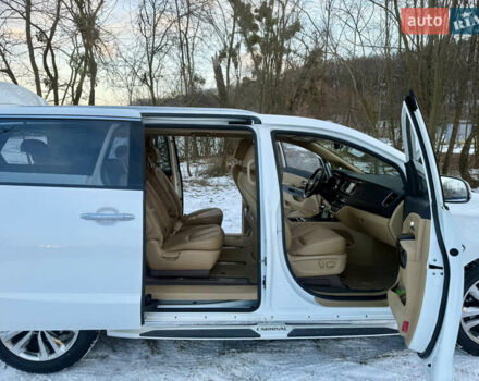 Белый Киа Карнивал, объемом двигателя 2.2 л и пробегом 165 тыс. км за 26700 $, фото 22 на Automoto.ua