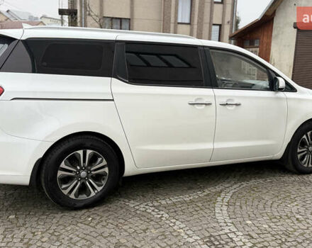 Белый Киа Карнивал, объемом двигателя 2.2 л и пробегом 165 тыс. км за 21500 $, фото 2 на Automoto.ua