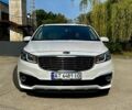 Белый Киа Карнивал, объемом двигателя 2.2 л и пробегом 180 тыс. км за 22800 $, фото 1 на Automoto.ua