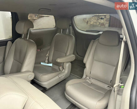 Белый Киа Карнивал, объемом двигателя 2.2 л и пробегом 165 тыс. км за 21500 $, фото 5 на Automoto.ua