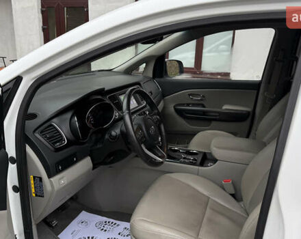 Белый Киа Карнивал, объемом двигателя 2.2 л и пробегом 165 тыс. км за 21500 $, фото 7 на Automoto.ua