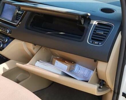 Белый Киа Карнивал, объемом двигателя 2.2 л и пробегом 120 тыс. км за 28800 $, фото 24 на Automoto.ua