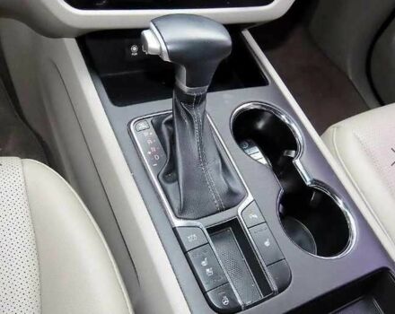 Белый Киа Карнивал, объемом двигателя 2.2 л и пробегом 107 тыс. км за 10400 $, фото 8 на Automoto.ua