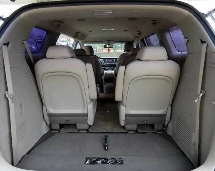 Белый Киа Карнивал, объемом двигателя 2.2 л и пробегом 107 тыс. км за 10400 $, фото 9 на Automoto.ua