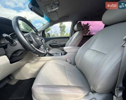 Киа Карнивал 2019 в Киеве на Automoto.ua Белый Киа Карнивал, объемом двигателя 2.2 л и пробегом 108 тыс. км за 28500 $, фото 19 на Automoto.ua