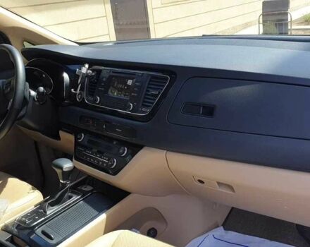 Білий Кіа Карнівал, об'ємом двигуна 2.2 л та пробігом 98 тис. км за 18983 $, фото 5 на Automoto.ua