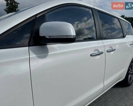 Киа Карнивал 2019 в Киеве на Automoto.ua Белый Киа Карнивал, объемом двигателя 2.2 л и пробегом 108 тыс. км за 28500 $, фото 3 на Automoto.ua