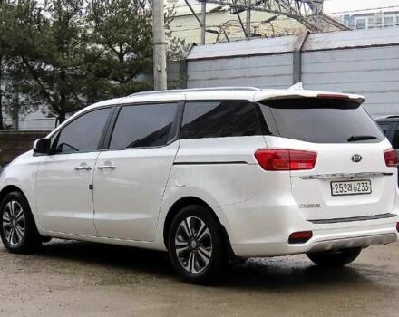 Белый Киа Карнивал, объемом двигателя 2.2 л и пробегом 107 тыс. км за 10400 $, фото 1 на Automoto.ua