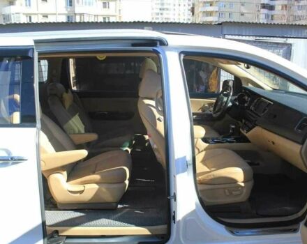 Белый Киа Карнивал, объемом двигателя 2.2 л и пробегом 143 тыс. км за 22000 $, фото 2 на Automoto.ua