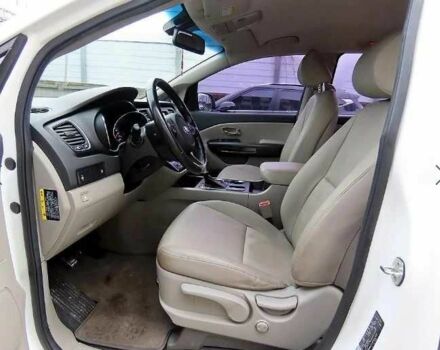 Белый Киа Карнивал, объемом двигателя 2.2 л и пробегом 107 тыс. км за 10400 $, фото 3 на Automoto.ua