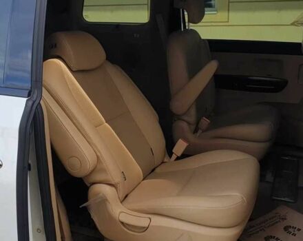 Білий Кіа Карнівал, об'ємом двигуна 2.2 л та пробігом 101 тис. км за 23000 $, фото 16 на Automoto.ua