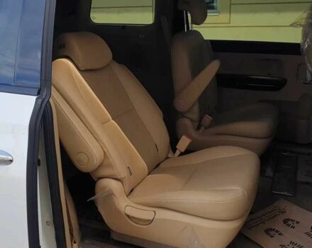 Білий Кіа Карнівал, об'ємом двигуна 2.2 л та пробігом 98 тис. км за 18983 $, фото 9 на Automoto.ua