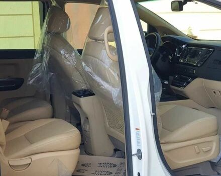 Білий Кіа Карнівал, об'ємом двигуна 2.2 л та пробігом 98 тис. км за 18983 $, фото 8 на Automoto.ua