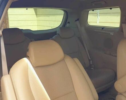 Білий Кіа Карнівал, об'ємом двигуна 2.2 л та пробігом 101 тис. км за 23000 $, фото 17 на Automoto.ua