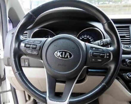 Белый Киа Карнивал, объемом двигателя 2.2 л и пробегом 107 тыс. км за 10400 $, фото 5 на Automoto.ua